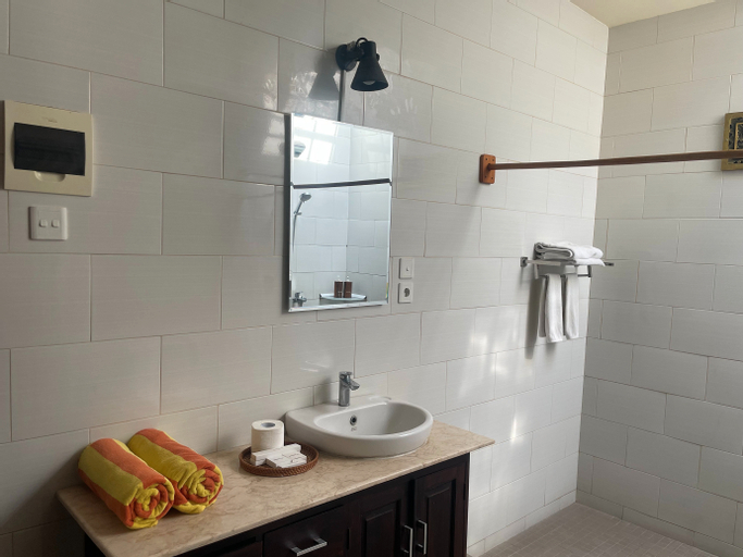 Bathroom 14