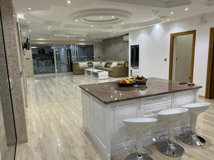 Others 3, Villa 100 Palme