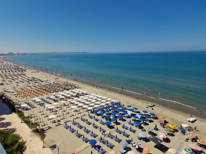 Others 3, Deluxe Residence, Durrësit