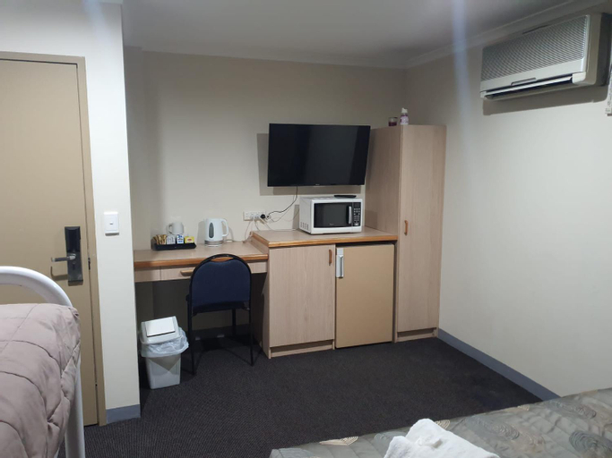 Bedroom 4, Kambah Inn, Canberra
