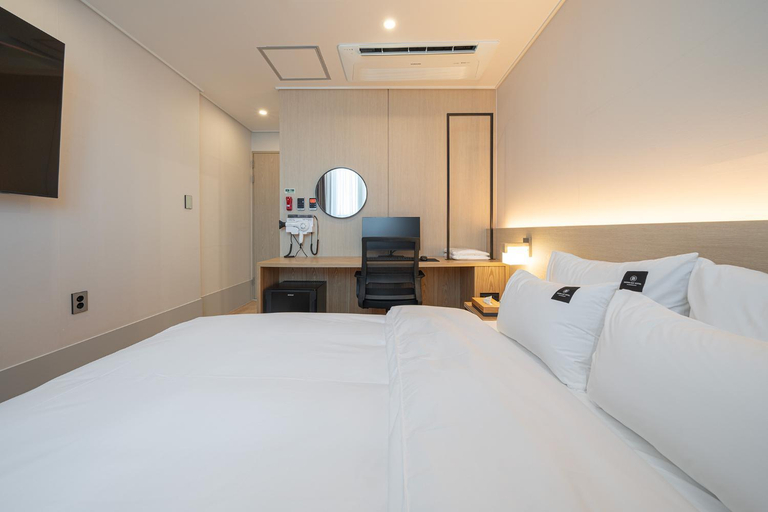 Bedroom 4, Browndot Gangneung Station, Gangneung