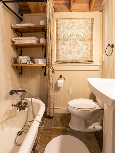 Bathroom 4, Green Frog Farm Cabins, Crockett