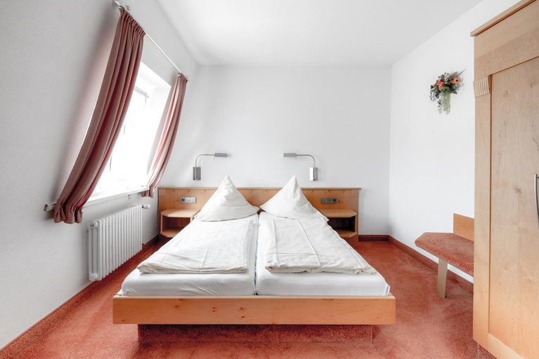 Bedroom 2, Gasthof - Hotel Kopf, Emmendingen