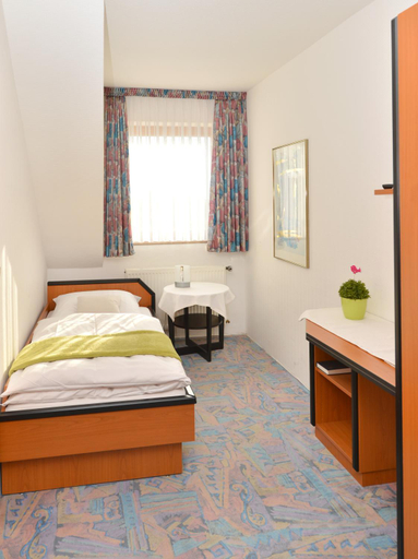 Bedroom 2, Rhon-Hotel Sonnenhof -, Fulda