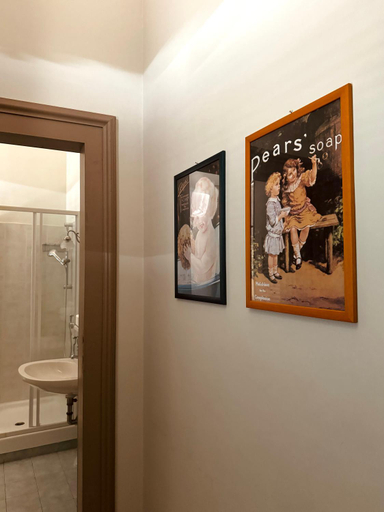 Bathroom 3, Palazzo Lucangeli, Macerata