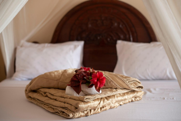 Bedroom 2, Sea View Beach Hotel, Magharibi