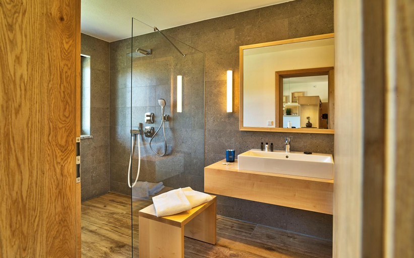 Bathroom 2, Stern Romantik am Hof, Regen