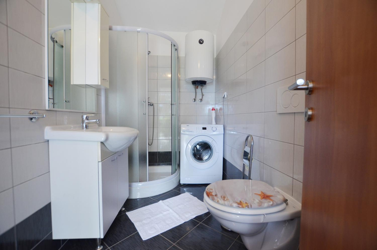 Bathroom 3, Zminj Apartments, Žminj