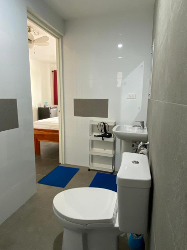 Bathroom 4, Malipaj Apartments, Panglao
