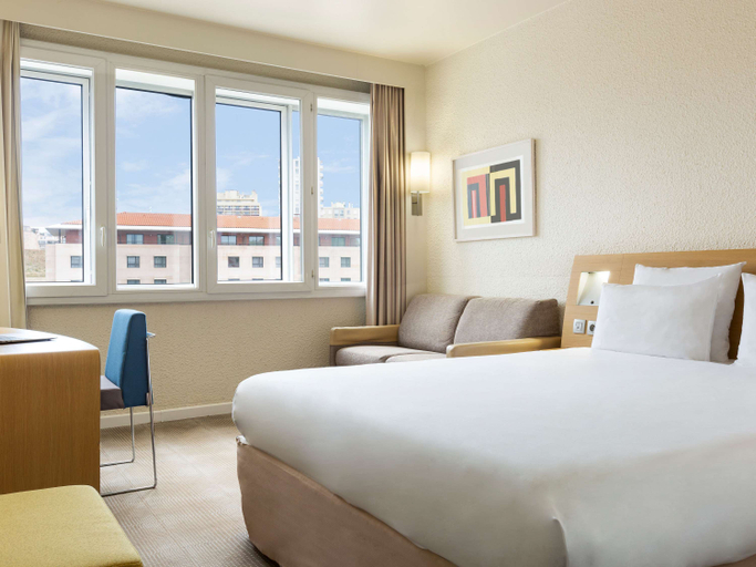 Bedroom 2, Novotel Marseille Vieux-Port, Bouches-du-Rhône