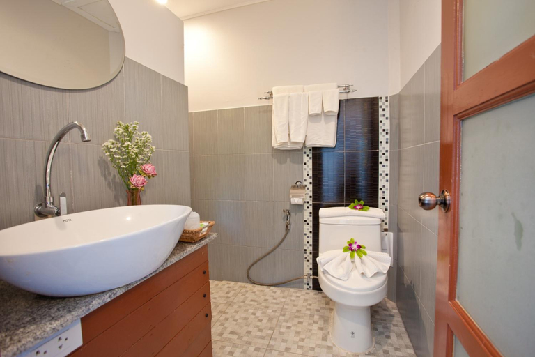 Bathroom 10