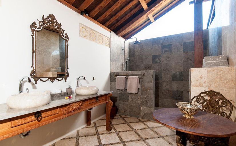 Bathroom 7