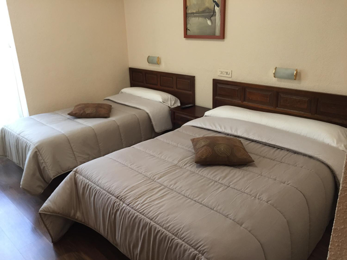 Bedroom 3, Hostal Restaurante Irunako, Burgos