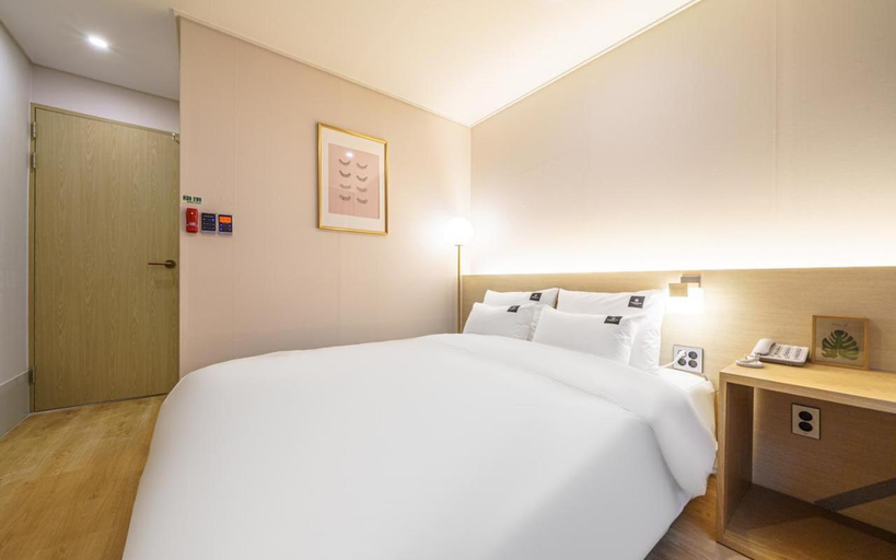 Bedroom 3, Browndot Gangneung Station, Gangneung