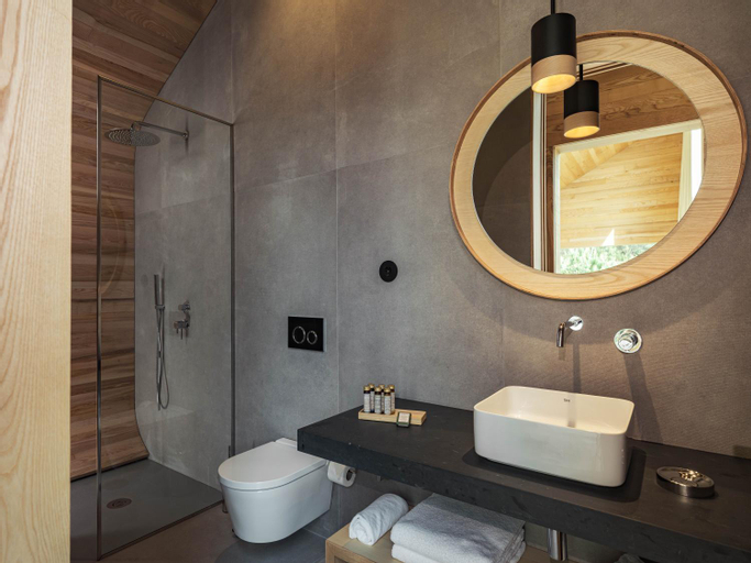 Bathroom 11
