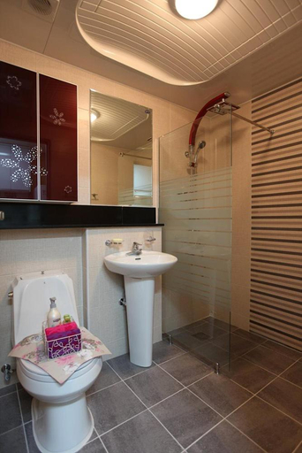 Bathroom 1, Capri Hakdong Pension, Geoje