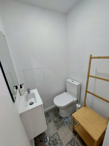 Bathroom 4, Lisbon`s best at Campo Pequeno, Lisbon