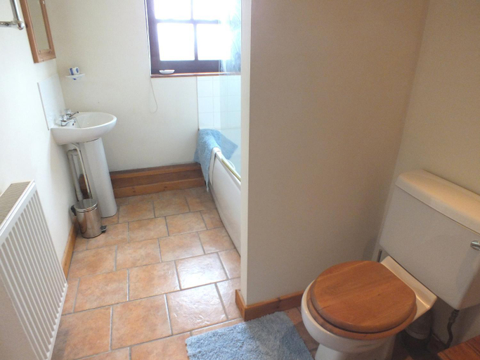 Bathroom, Ty Cariad, Pembrokeshire