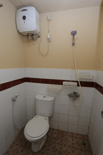 Bathroom 5, Apartemen Mutiara Bekasi by Alfa Rooms, Bekasi