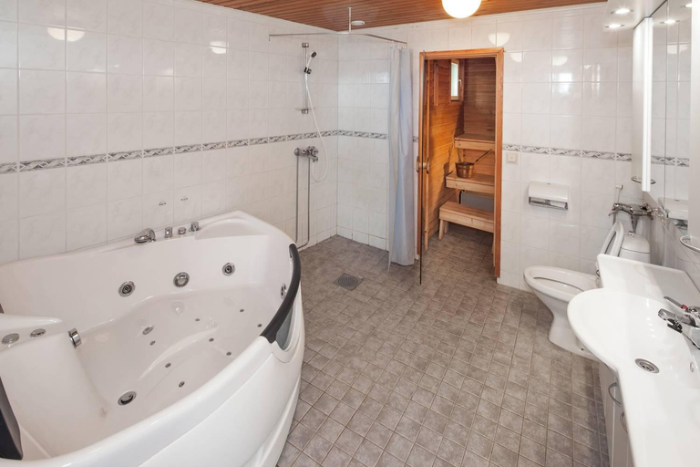 Bathroom 3, Holiday Club Punkaharju Cottages, Southern Savonia