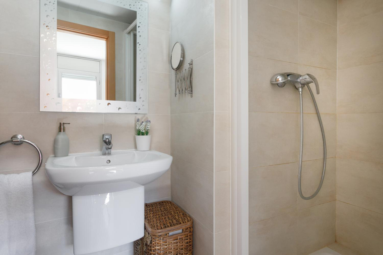 Bathroom 3, Apartamentos Cornellalux, Barcelona