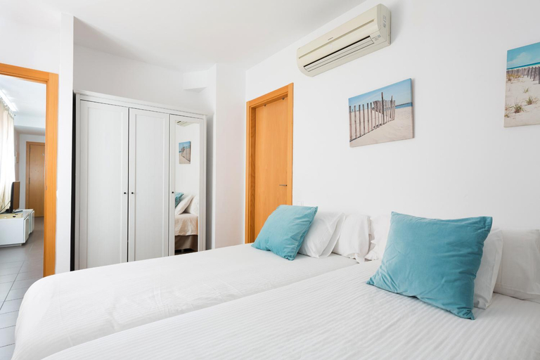 Bedroom 2, Apartamentos Cornellalux, Barcelona
