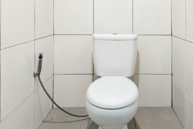 Bathroom 3, RedDoorz @ Wale Christian Minahasa Utara, Minahasa Utara