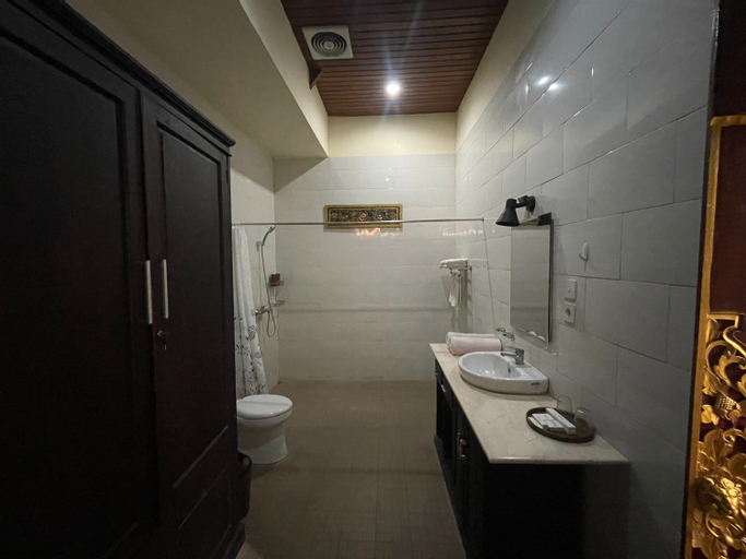 Bathroom 9