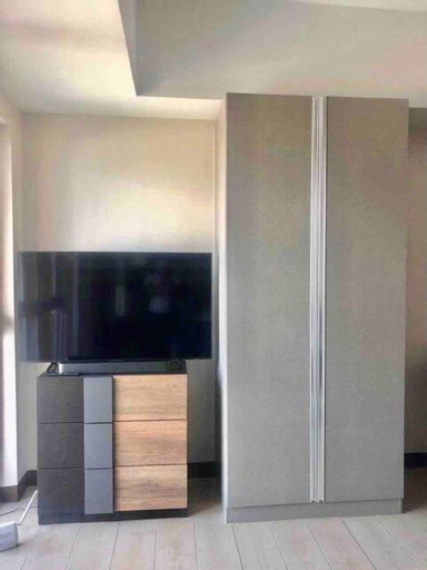 Others 5, Luxury Condo in Prime BGC - No Extra Fee for 3rd Guest, Complimentary Parking & Free WiFi, Taguig
