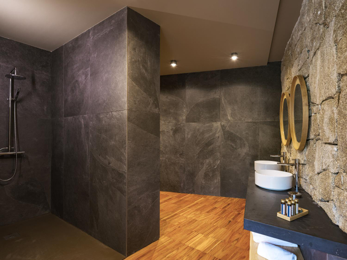 Bathroom 18