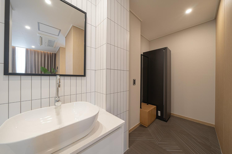 Bathroom 5, Browndot Gangneung Station, Gangneung