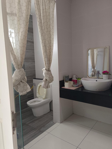 Bathroom, Eusof Homestay, Kinta