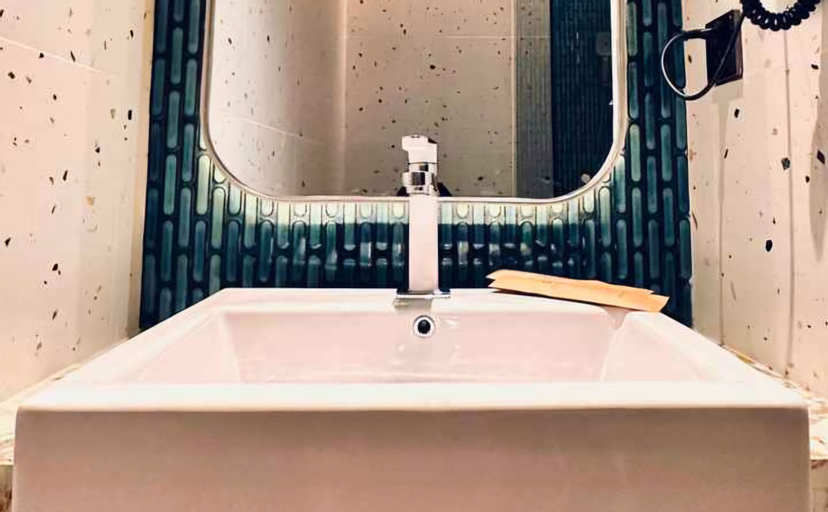 Bathroom 25