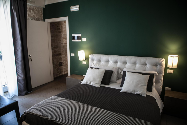 Others 5, B&B Agora, Bari