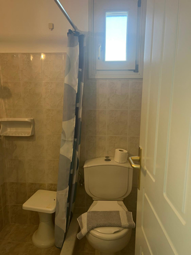 Bathroom 3, Studios Farma, South Aegean