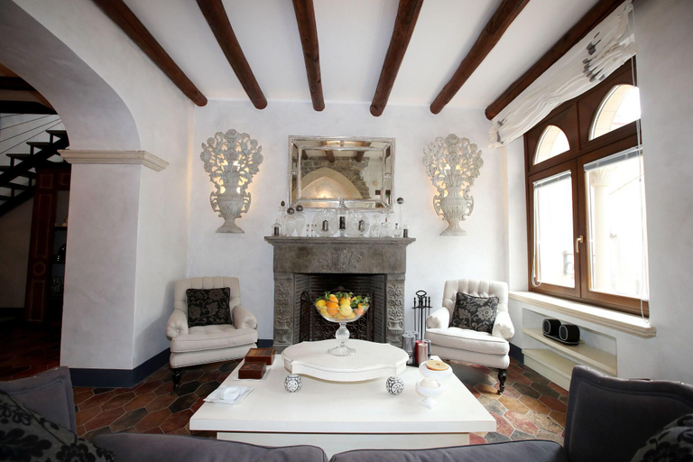 Public Area 3, Relais 147, Messina