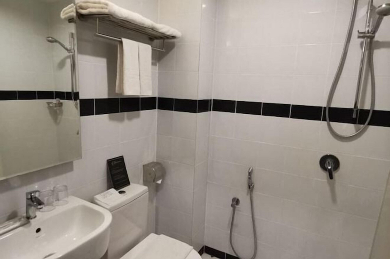 Bathroom 18