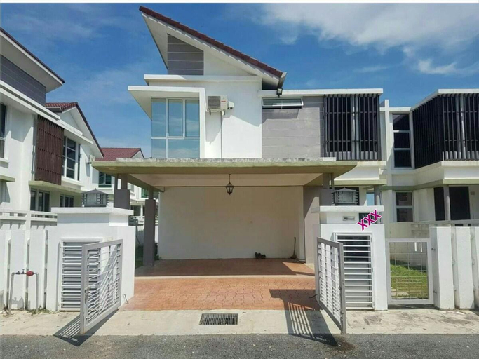 Mysha KLIA F1 Homestay with pool,WiFi & Netflix, Seremban