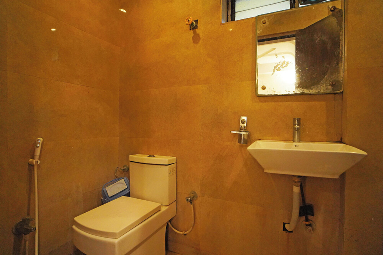Bathroom 5, Hotel Sonargaon, Kolkata