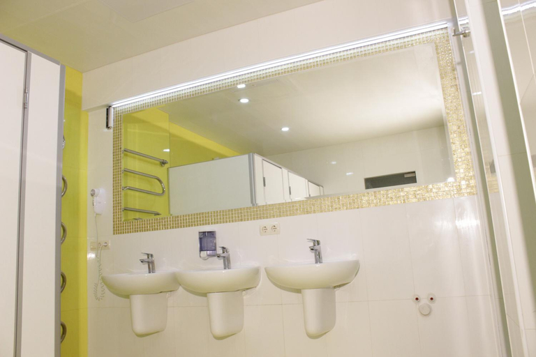 Bathroom 2, Demeevsky Hostel, Holosiïvs'kyi