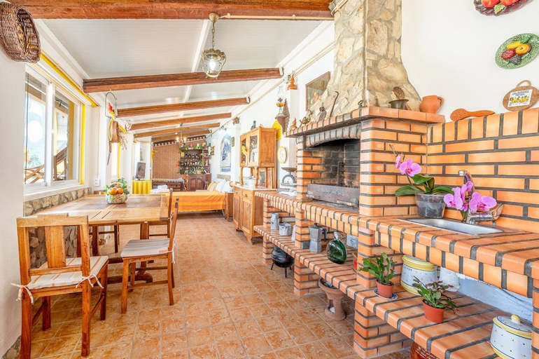Others 3, Eclectic oasis with poolside charm in Arranho, Arruda dos Vinhos