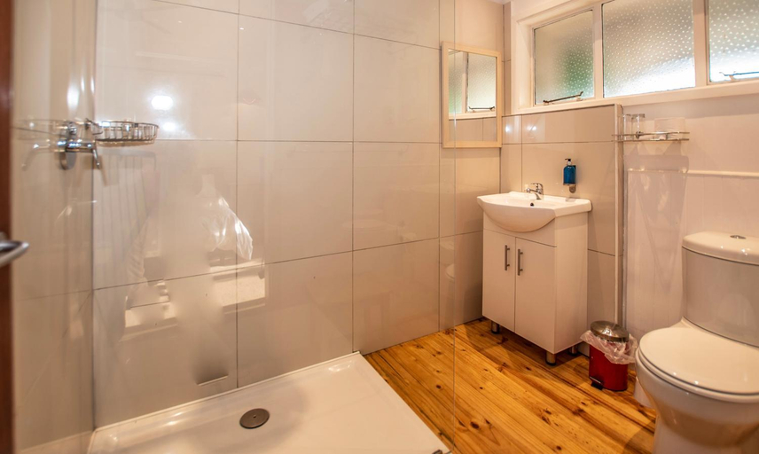 Bathroom 4, Graskop Hotel, Ehlanzeni