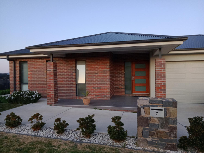 Exterior & Views 1, Brand new self-contained one bedroom unit, Queanbeyan