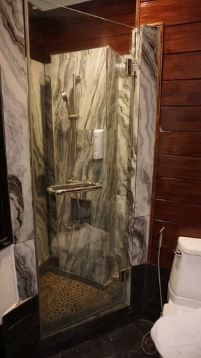Bathroom 3, Climax Berlin, Pattaya