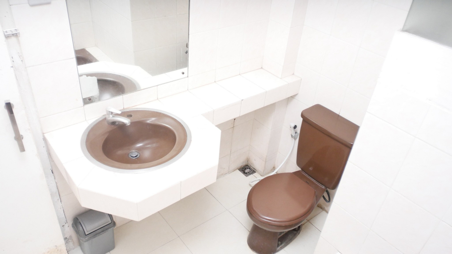 Bathroom 12