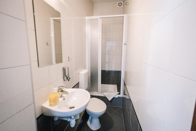 Bathroom 3, DW Turysta, Konin