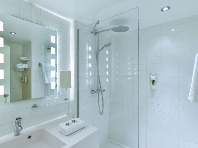 Bathroom 5, Mercure Toulouse Centre Saint-Georges Hotel, Haute-Garonne