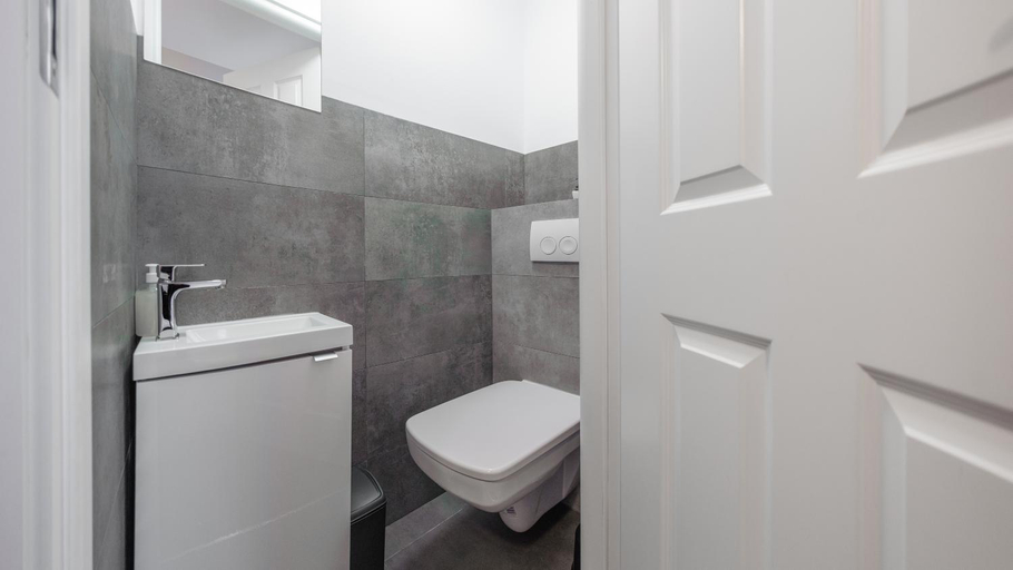 Bathroom 3, Jasne Wybrzeze, Sun & Snow, Puck