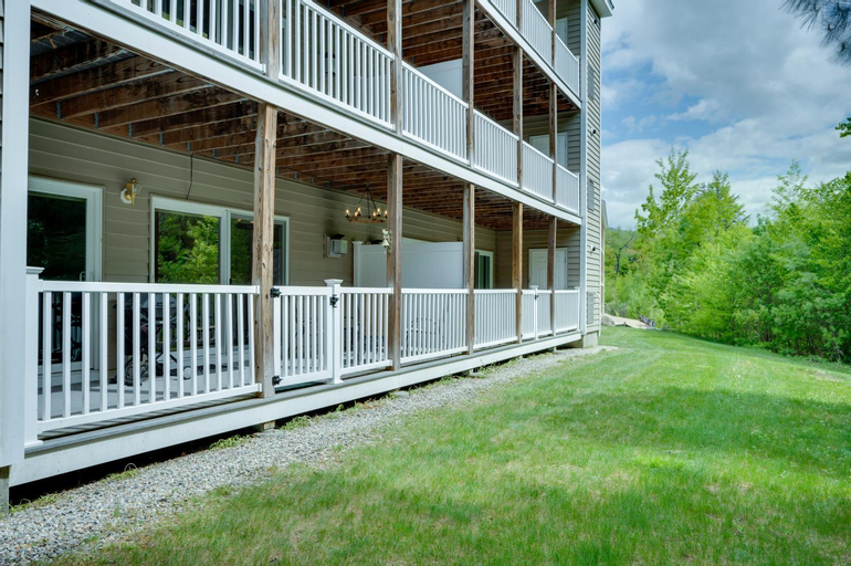 Relaxing Lincoln Condo with Fireplace and Shuttle, Grafton