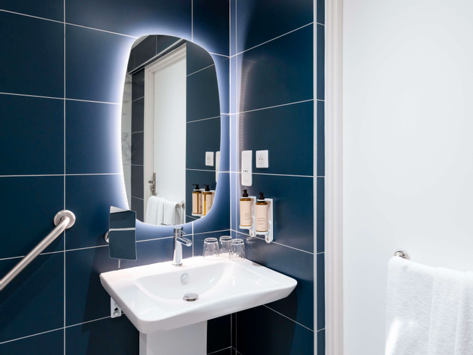 Bathroom 14